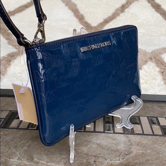 MICHAEL KORS JET SET ITEM LG GUSSET WRISTLET Navy - Picture 16 of 16